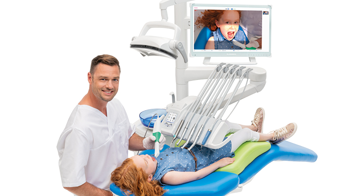 Planmeca’s new dental operating light with integrated 4K cameras provides exceptional possibilities for communication, consultation and documentation